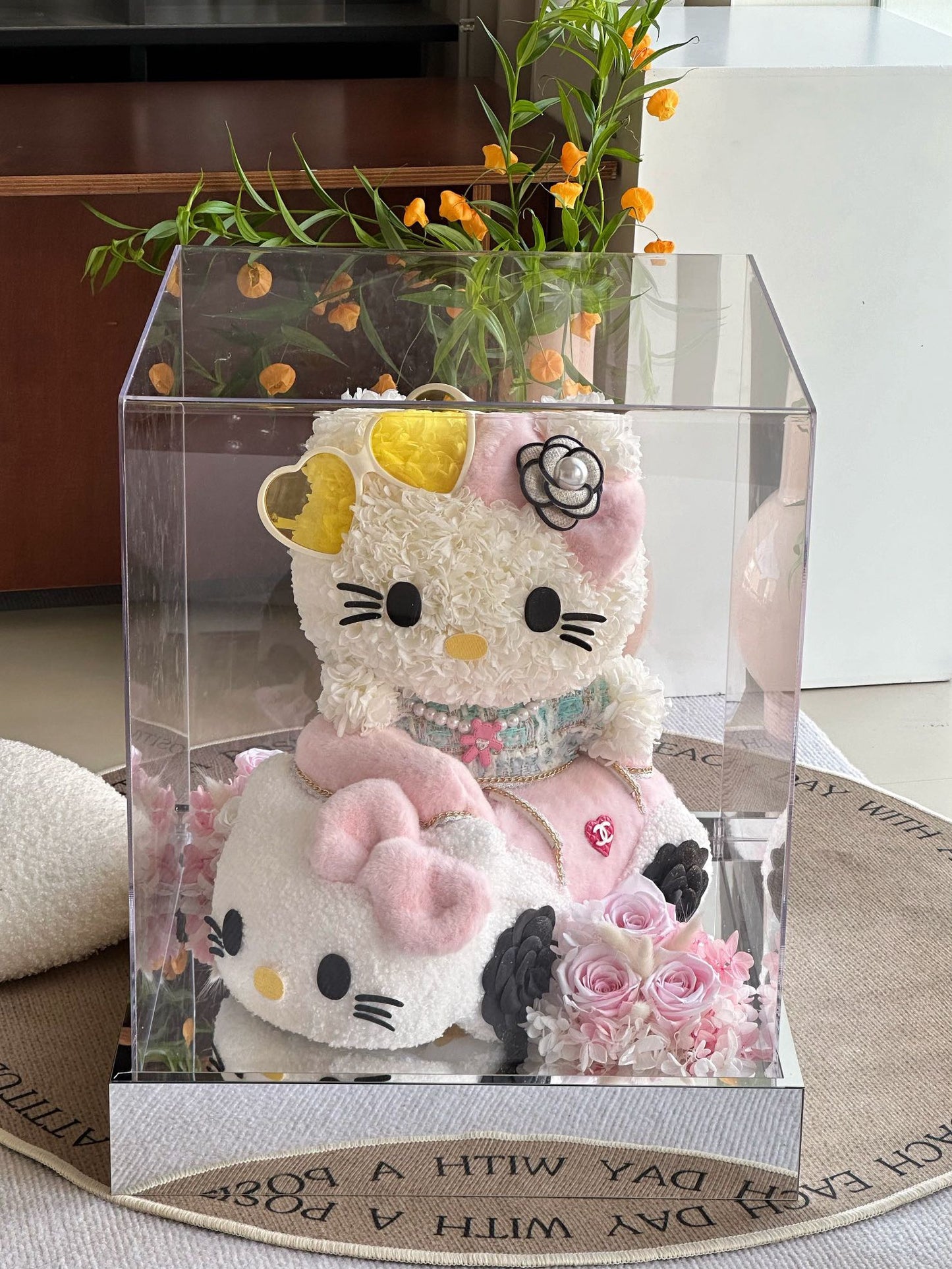 Hello Kitty Dual-Tier Preserved Flower